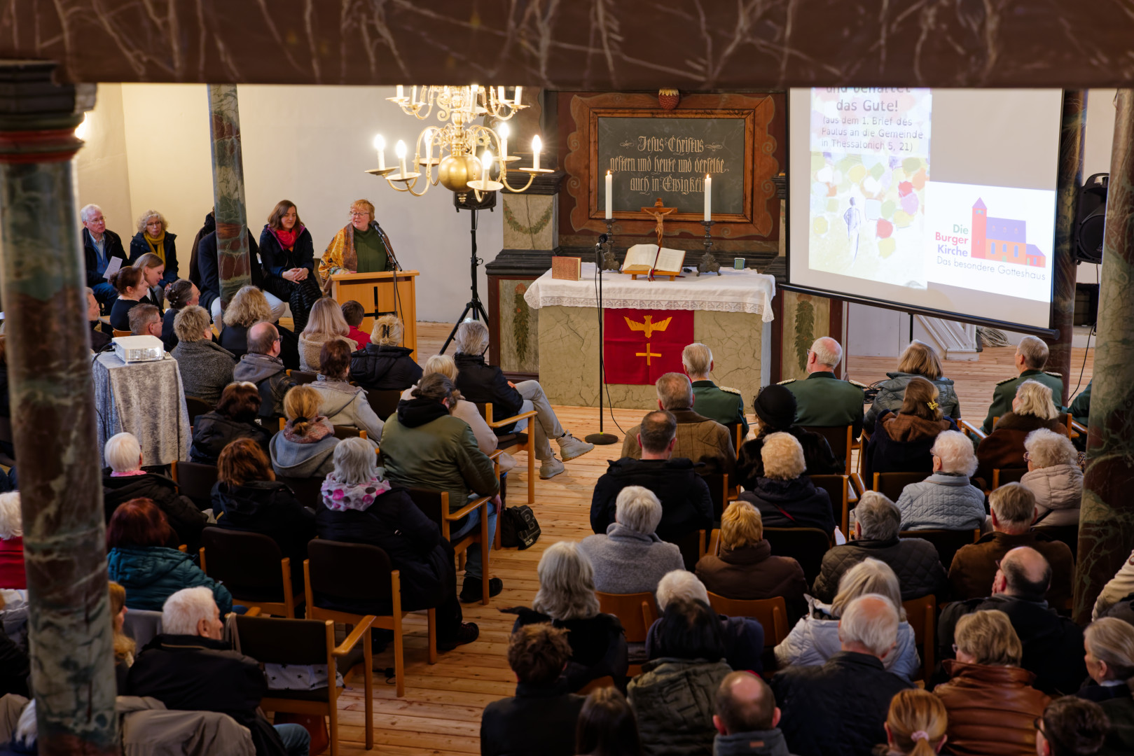 Feierliche Wiedereröffnung der Burger Kirche